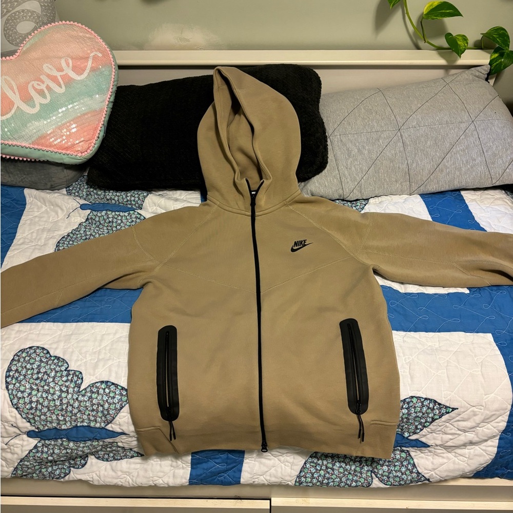Khaki Nike Tech Fleece